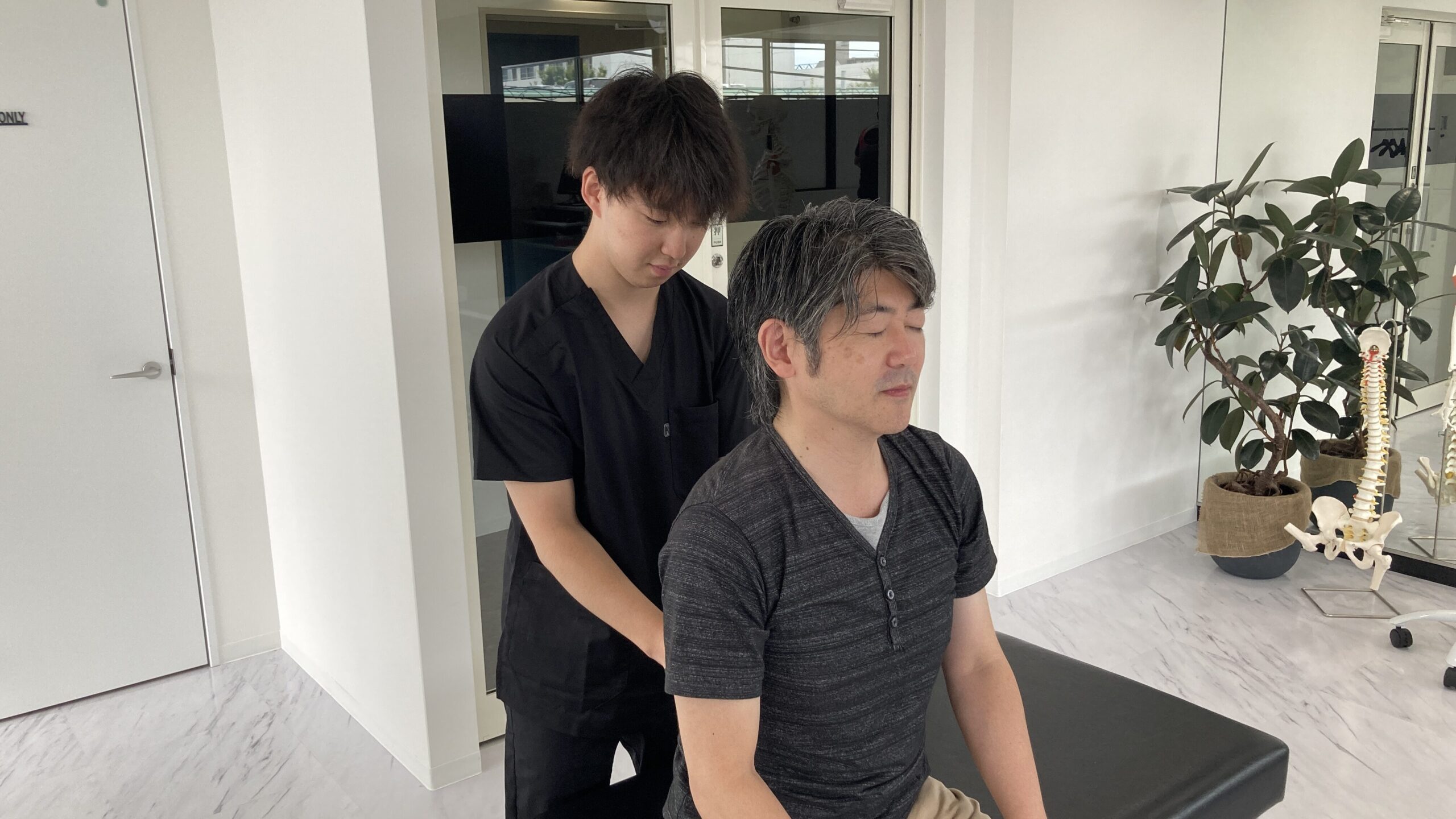 神経系ストレッチで慢性腰痛を改善し腰痛の根本原因を解決している